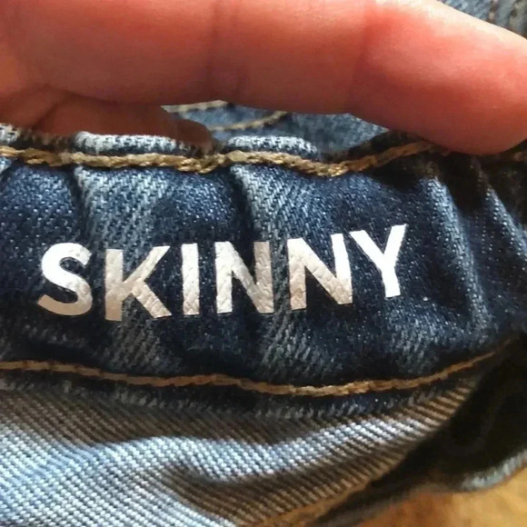 The children’s place skinny jeans 2T light in color and adjustable waist - Picture 5 of 7